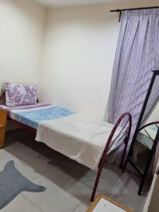 Postel nebo postele na pokoji v ubytování Landed Corner-Lot Townhouse Homestay GG Greenwood Gombak