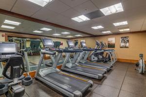 Fitness centrum a/nebo fitness zařízení v ubytování The Whaler Resort