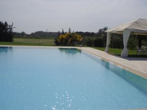 Bazén v ubytování Agriturismo San Giuseppe nebo v jeho okolí