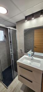 a bathroom with a sink and a shower at A pie de playa in Torrevieja