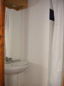 Ένα μπάνιο στο Appartement lumineux à Orcières 1850
