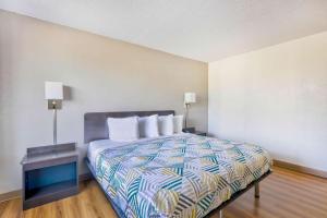 Studio 6 Mount Jackson VA Shenandoah客房内的一张或多张床位