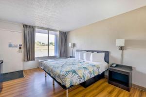 Studio 6 Mount Jackson VA Shenandoah客房内的一张或多张床位