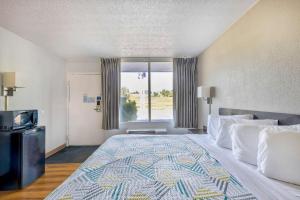 Studio 6 Mount Jackson VA Shenandoah客房内的一张或多张床位