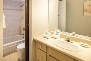 Ένα μπάνιο στο Paki Maui #118 condo