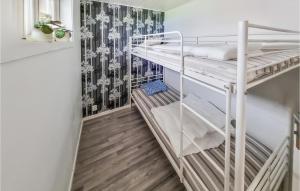 Pet Friendly Home In Lvsj With House Sea View emeletes ágyai egy szobában