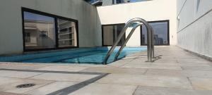 Bazén v ubytování Q-Flat Hotel - Faria Lima nebo v jeho okolí