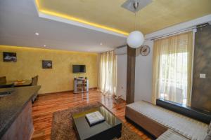 Gallery image of J & P Apartments in Kotor
