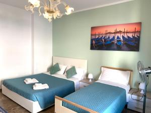 Postel nebo postele na pokoji v ubytování VENICE NIGHT APPARTMENT