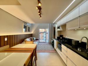 Dapur atau dapur kecil di Maravilhoso Loft 235 1 Suíte Centro by Achei