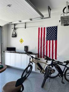 two bikes parked in a garage with an american flag at Moses Lake Golf Retreat @ Resorts At Moses Pointe in Moses Lake