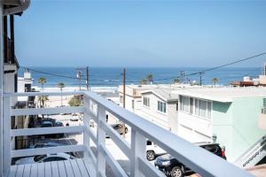 balcone con vista sull'oceano di Amazing location! Luxurious beach cottage.Ocean views a Manhattan Beach