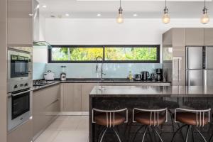 Η κουζίνα ή μικρή κουζίνα στο Stella Villa - Lamai Seaview - Until 6 bedroom