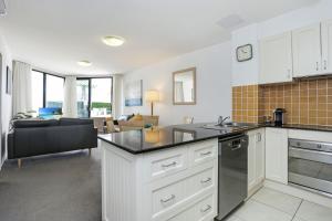 Gallery image of Boathouse 107 Pool side apartment in Tea Gardens +19 photos