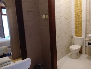 Koupelna v ubytování Alsalam Syariah Guesthouse