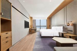 Postel nebo postele na pokoji v ubytování The Westin Zhongshan Guzhen