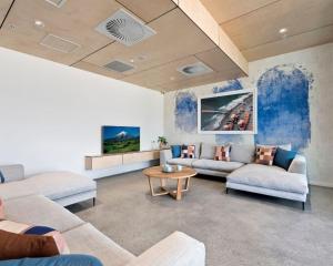 Posezení v ubytování Explore BNE from our Cute 1-Bed Apartment in South Brisbane