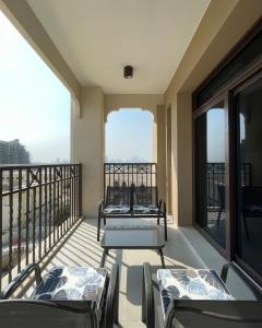 Balcony o terrace sa Spacious 2 bedroom in Madinat Jumeirah Living