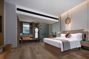 a bedroom with a large white bed and a bathroom at Morning Hotel, Loudi Changqing Street Louxing Square in Loudi +12 photos