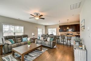 uma sala de estar com um sofá e uma mesa em Pet-Friendly Fayetteville Home with Hot Tub! em Hope Mills