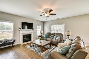 uma sala de estar com um sofá e uma lareira em Pet-Friendly Fayetteville Home with Hot Tub! em Hope Mills