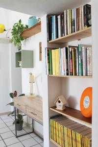 a book shelf filled with books next to a desk at Casa masseria dell'800 Gargano. Le Mignole in Monte SantʼAngelo