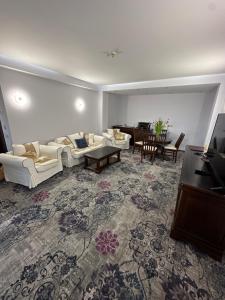 Een zitgedeelte bij Aparthotel Alpin Resort Poiana Brasov ACE Apartment 2405 - private apartment