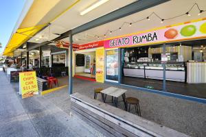 Ristorante o altro punto ristoro di Mooloolaba 1 BR Getaway - Perfect location ZD5