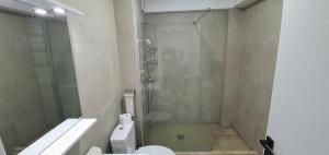 Salle de bains dans l'établissement Infinity & Spa Apartments with Private Parking,Gym,Sauna,Jacuzzi