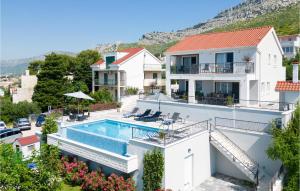 Üldine mäevaade või majutusasutusest 4 Bedroom Awesome Home In Kucine pildistatud vaade