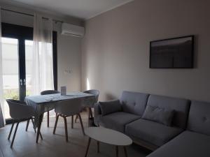 Гостиная зона в Melissinos Beachfront Apartments