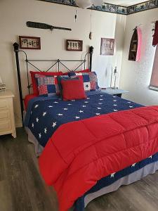 Galeriebild der Unterkunft Most Exquisite View on the Lake! USA Themed fun condo! Host dedicated to creating your next memorable vacation! in Kaiser