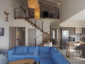 Кухня или мини-кухня в Melissinos Beachfront Apartments
