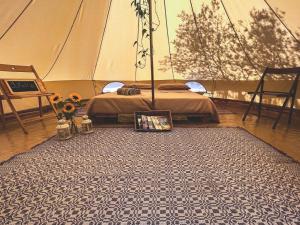 a bedroom with a bed in a tent at Pasare Glamping_AnglonaRuralExperience in Perfugas