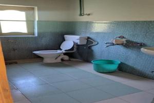 Et badeværelse på Wachan Guest House Hunder, Nubra Valley + 19 billeder