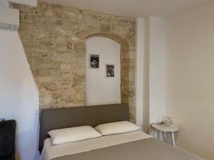 A bed or beds in a room at Altrelli Rooms