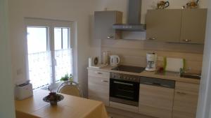 A kitchen or kitchenette at Ferienhaus Jendral