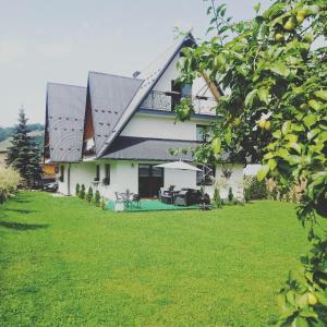 Vonkajšia záhrada v ubytovaní Apartamenty Cichy Kącik