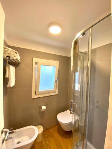 A bathroom at Altrelli Rooms