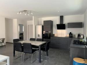 Kuchnia lub aneks kuchenny w obiekcie Le Brasil - Maison 74 m - Calme avec terrasse Sud classée 3 étoiles