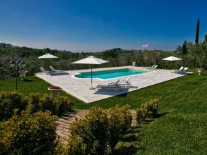 Piscina de la sau aproape de Cosy holiday home in Selci with swimming pool