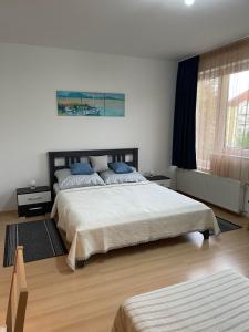 A bed or beds in a room at Nefelejcs Apartman