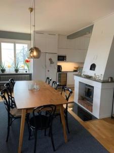 a kitchen and dining room with a table and chairs at Stort hus i Stockholm in Sollentuna