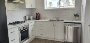 Dapur atau dapur kecil di The Farm Shed