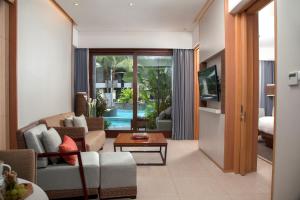 Courtyard by Marriott Bali Seminyak Resort的休息区