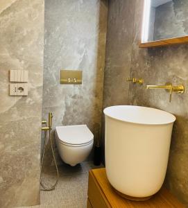 A bathroom at Smallis Apartment