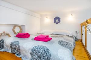 Posteľ alebo postele v izbe v ubytovaní Apartments on Miodowa
