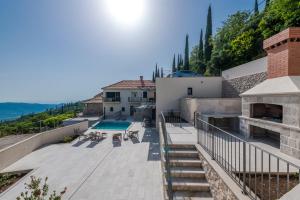 a view of a house with a swimming pool at Holiday home Perko in Dunave Krajnje