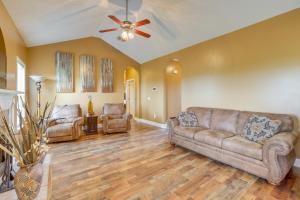 Φωτογραφία από το άλμπουμ του Pet-Friendly Home with Fenced Backyard in Moundville σε Moundville