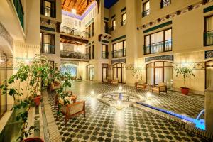 サマルカンドにあるKosh Havuz boutique hotelの中庭(噴水付)